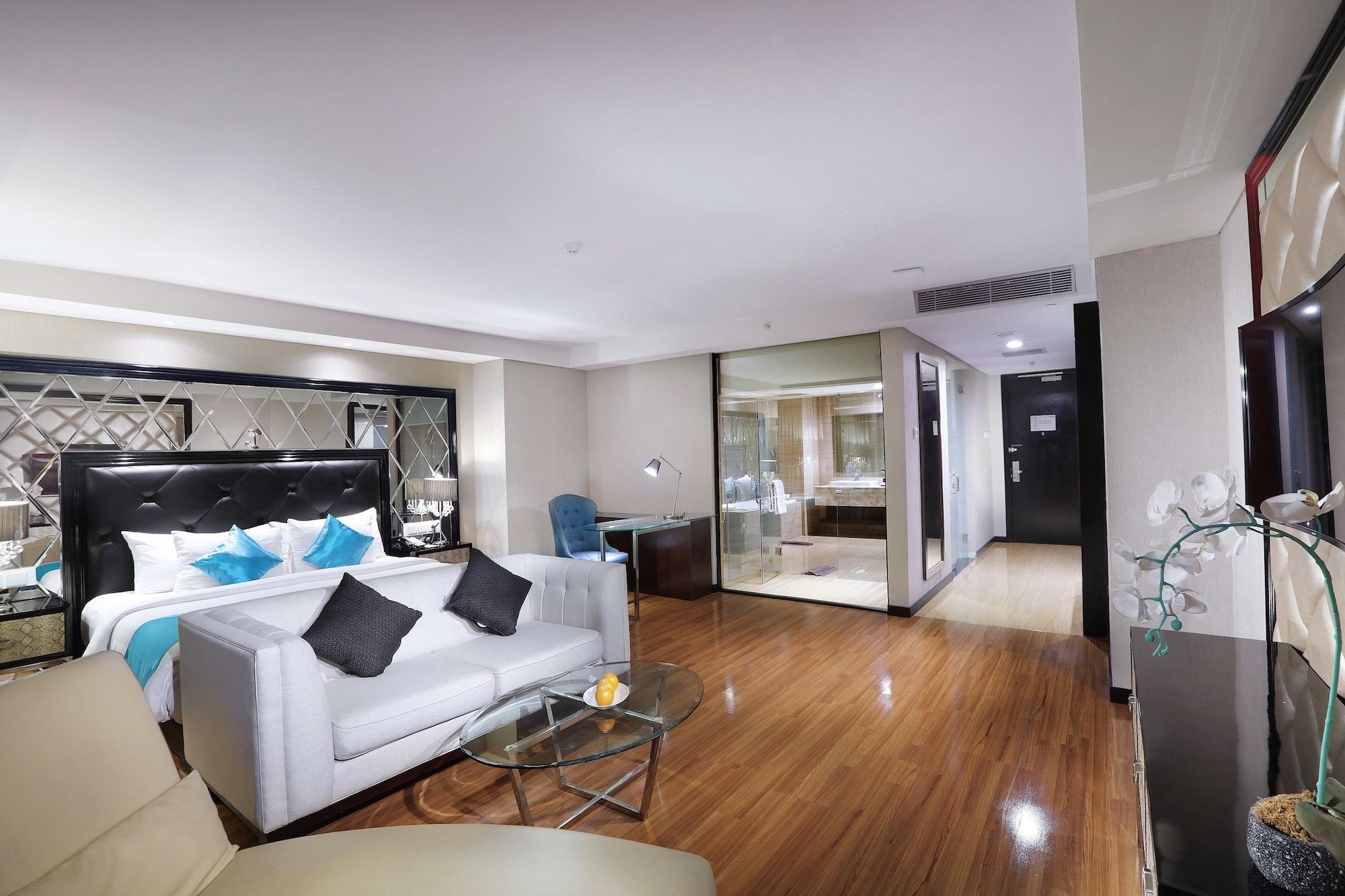 The Alana Hotel & Convention Center Solo By Aston Extérieur photo