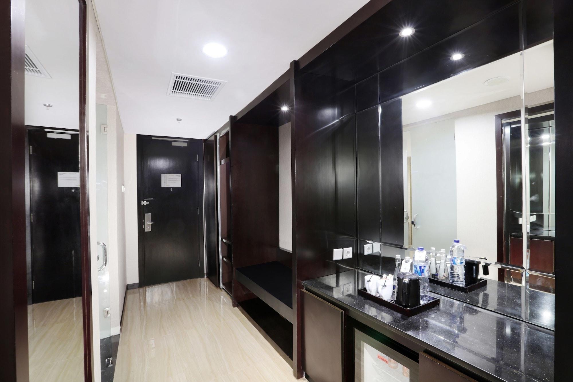 The Alana Hotel & Convention Center Solo By Aston Extérieur photo
