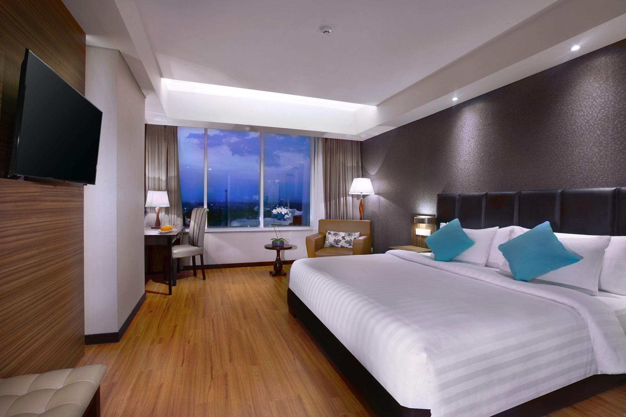 The Alana Hotel & Convention Center Solo By Aston Extérieur photo