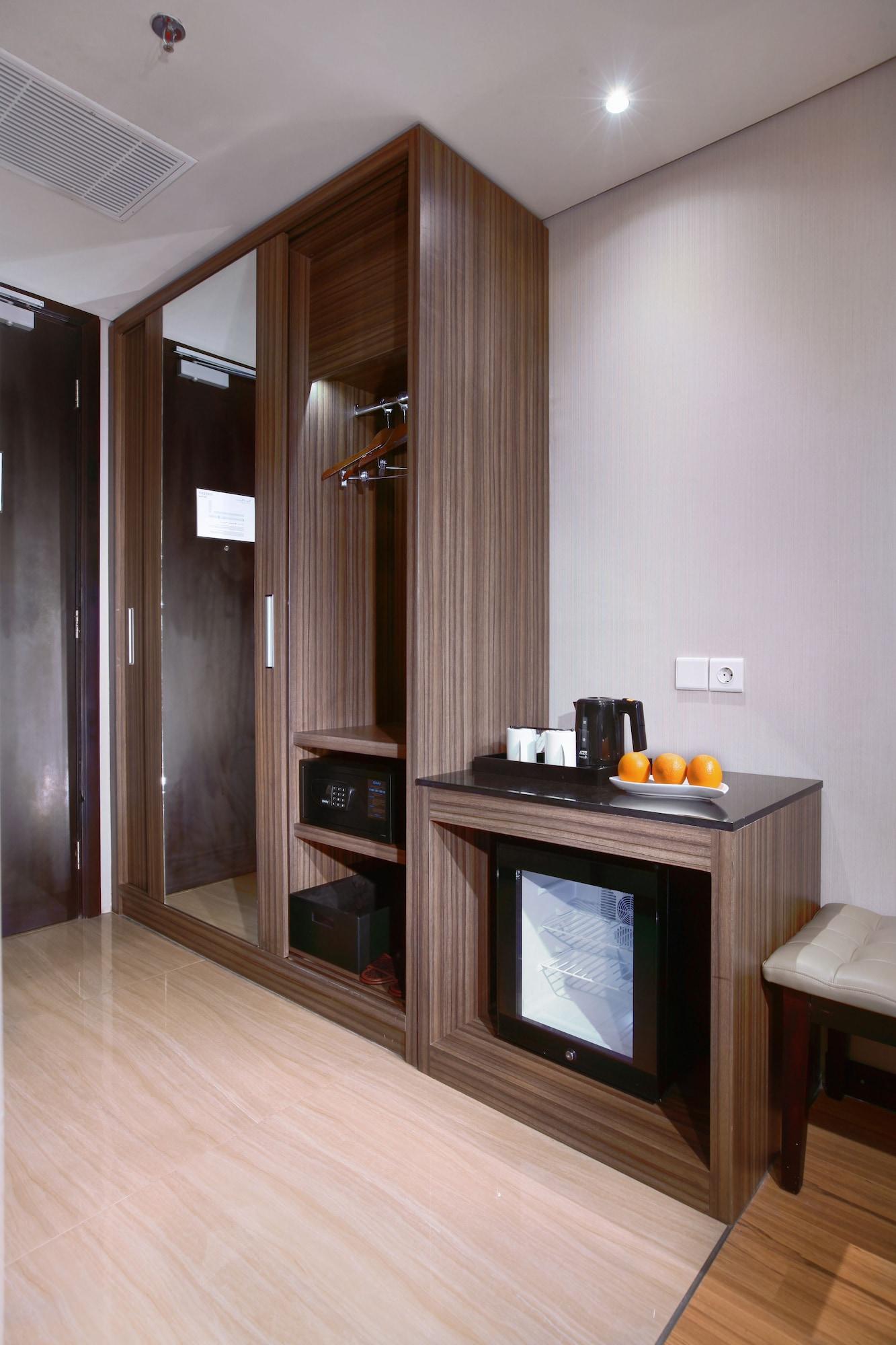 The Alana Hotel & Convention Center Solo By Aston Extérieur photo
