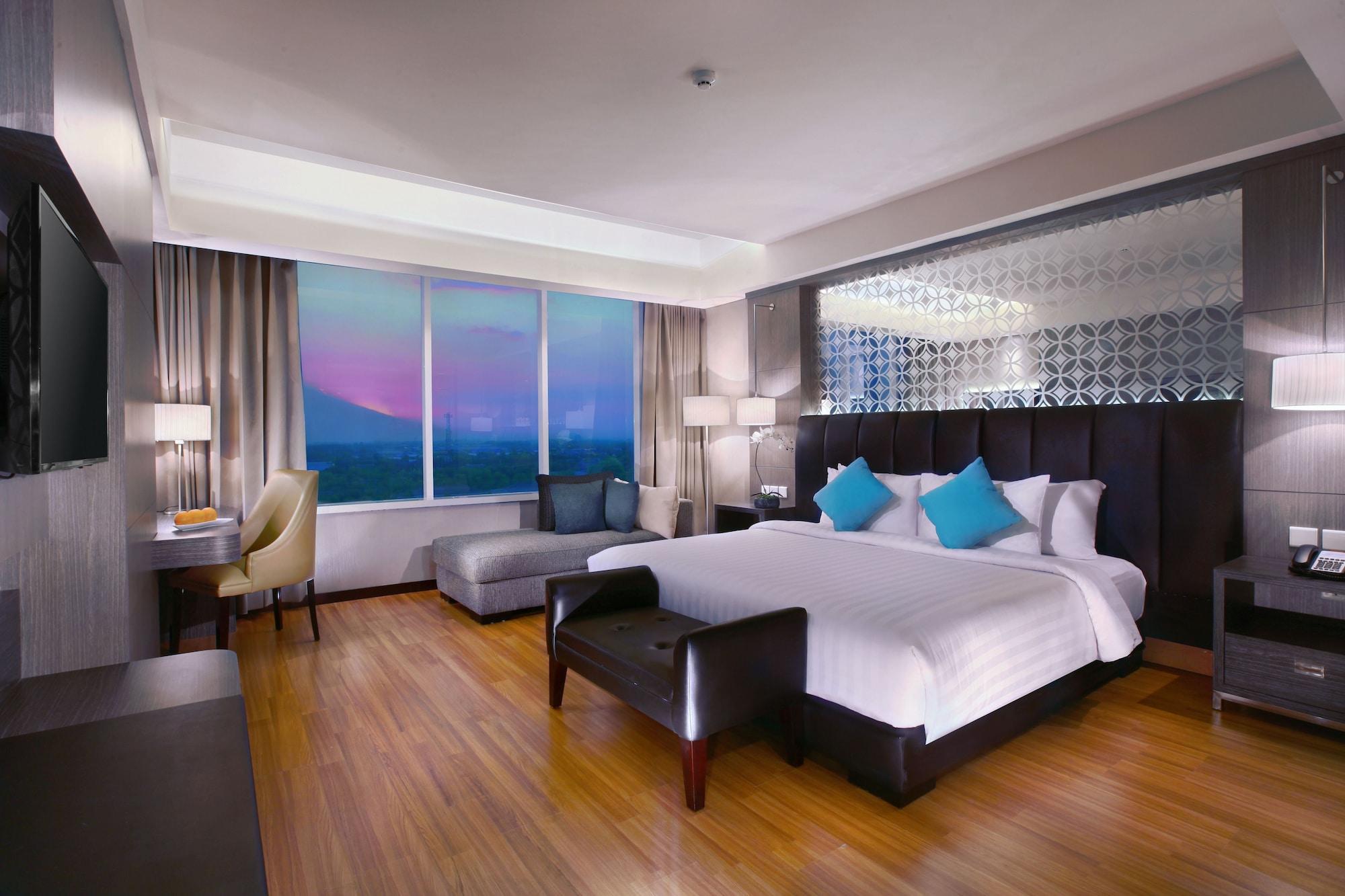 The Alana Hotel & Convention Center Solo By Aston Extérieur photo