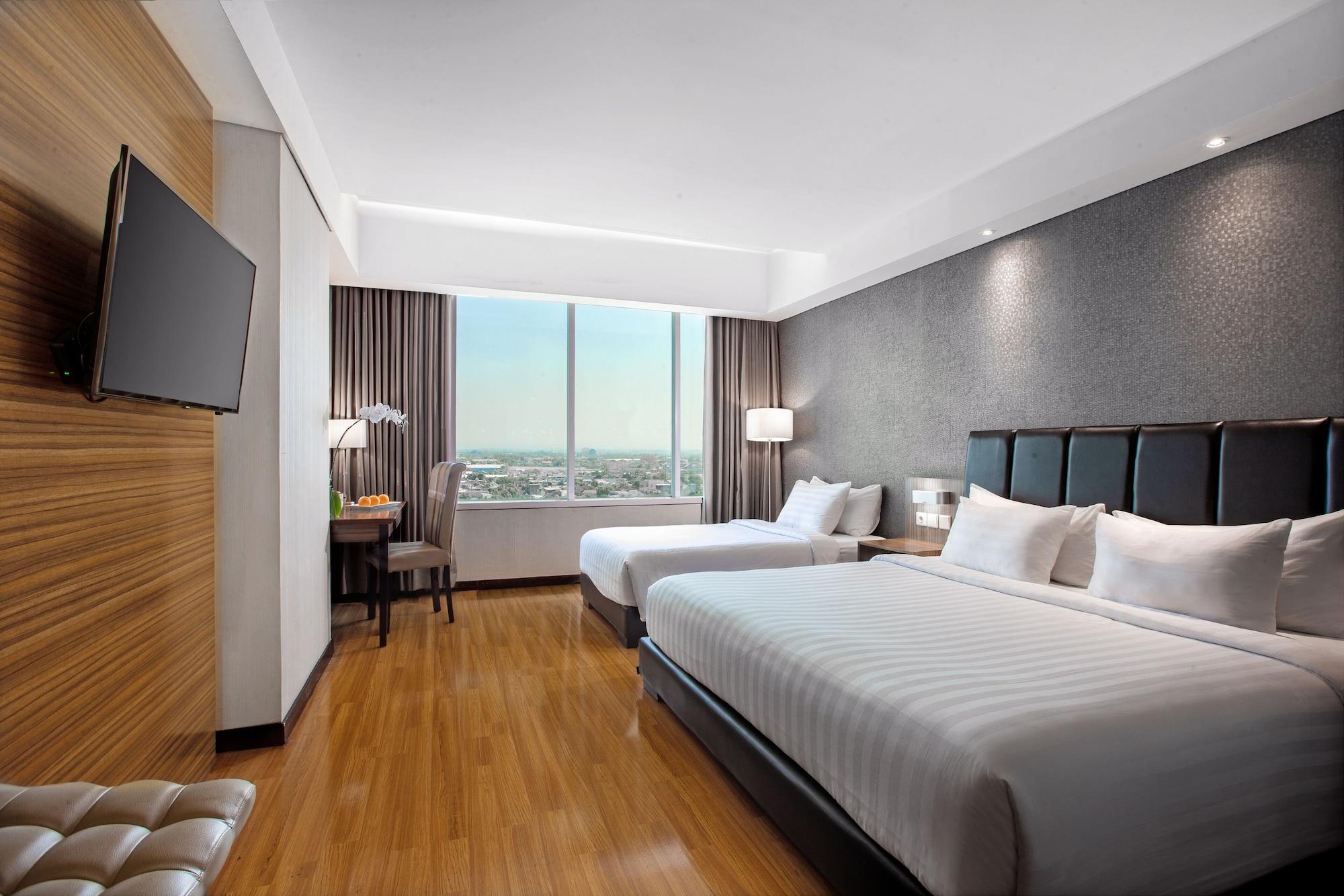 The Alana Hotel & Convention Center Solo By Aston Extérieur photo