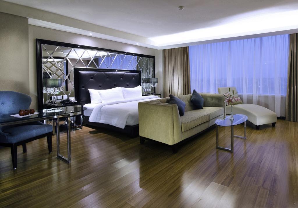 The Alana Hotel & Convention Center Solo By Aston Extérieur photo