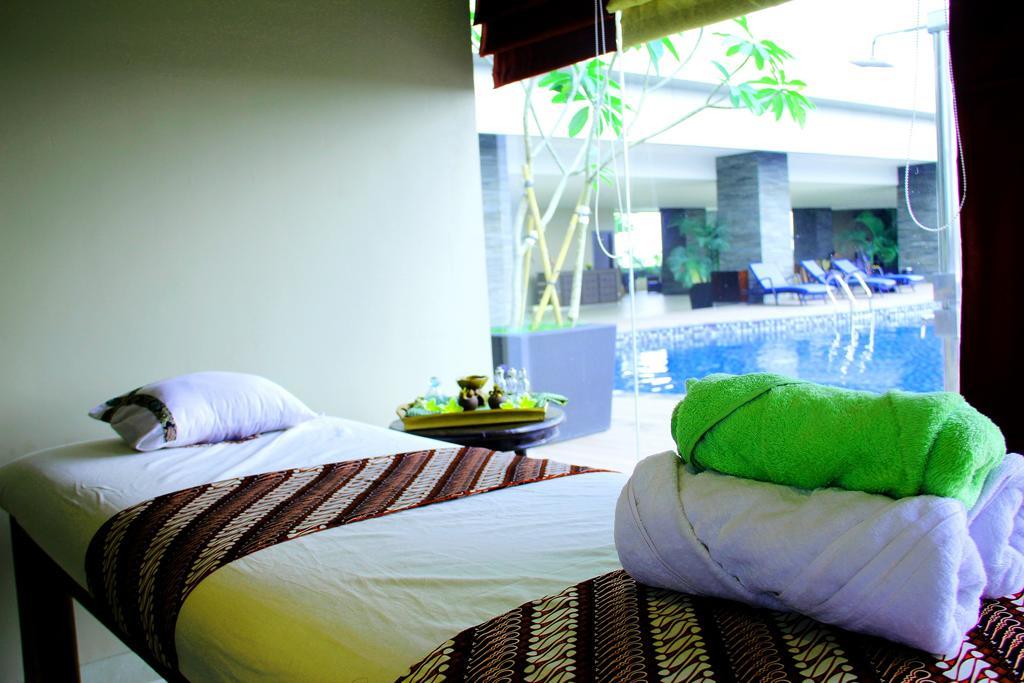 The Alana Hotel & Convention Center Solo By Aston Extérieur photo