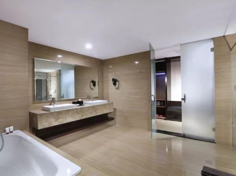 The Alana Hotel & Convention Center Solo By Aston Extérieur photo