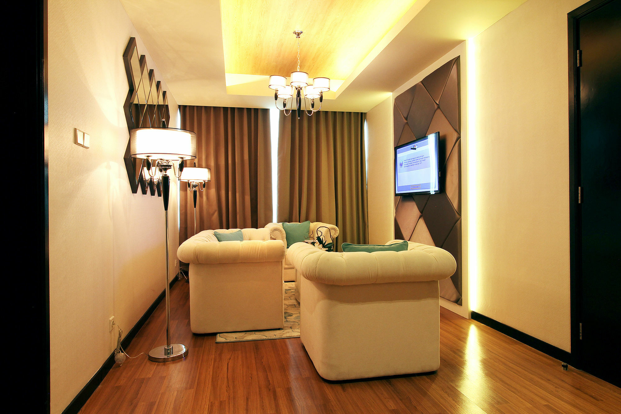 The Alana Hotel & Convention Center Solo By Aston Extérieur photo