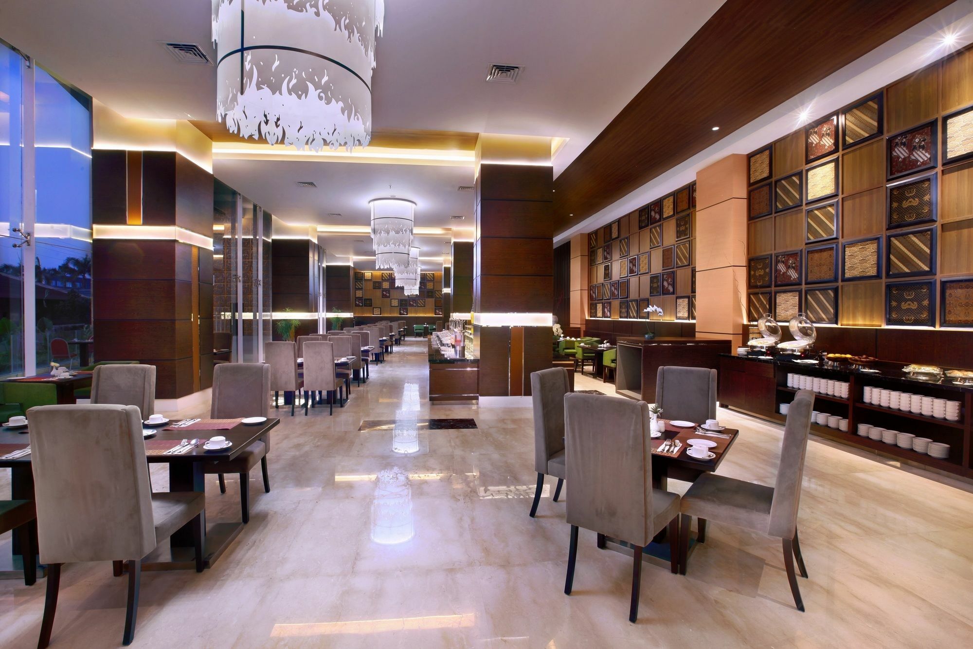 The Alana Hotel & Convention Center Solo By Aston Extérieur photo
