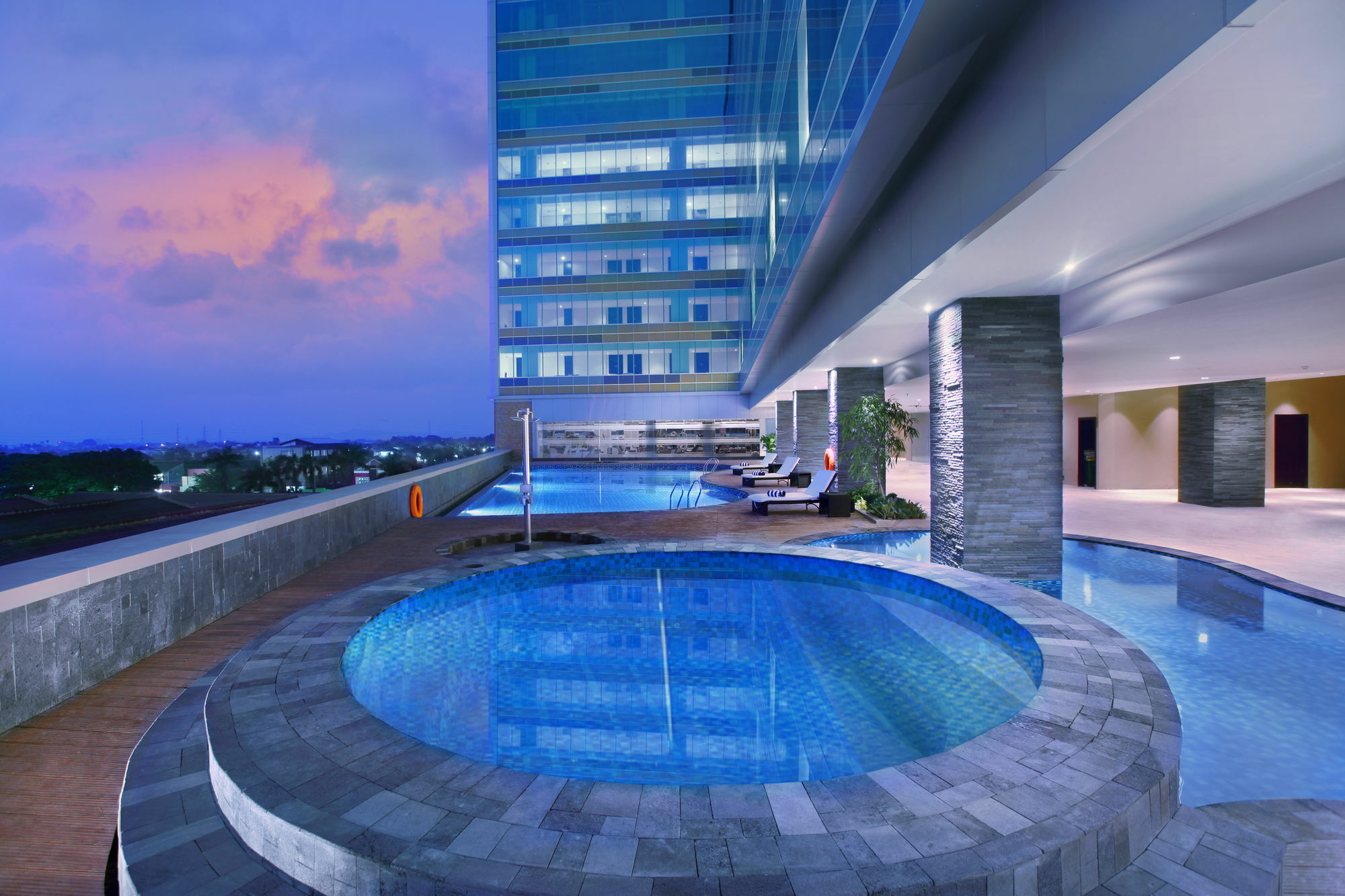 The Alana Hotel & Convention Center Solo By Aston Extérieur photo