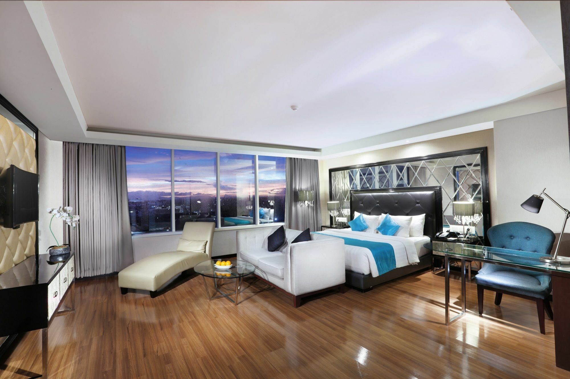 The Alana Hotel & Convention Center Solo By Aston Extérieur photo