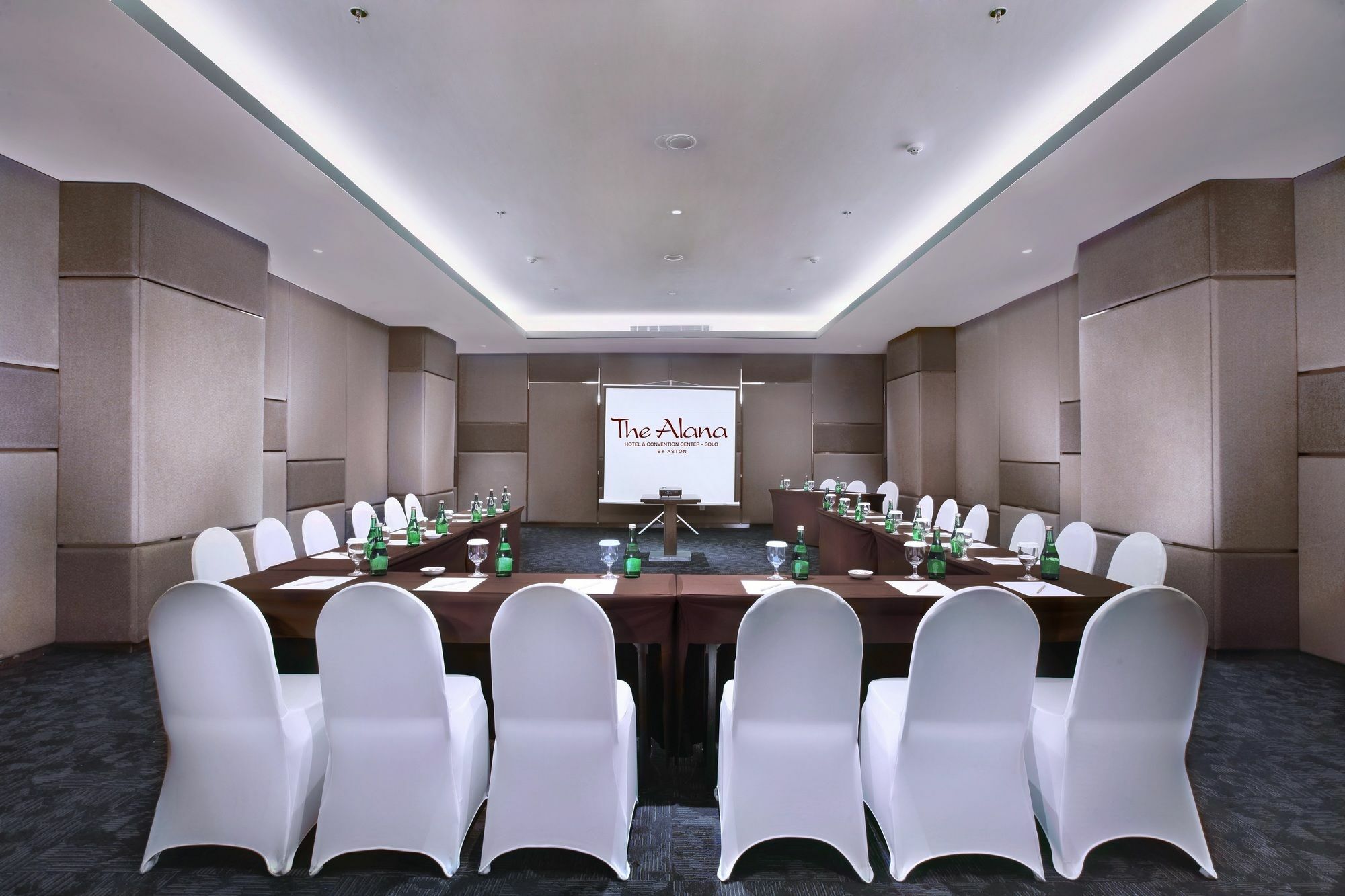 The Alana Hotel & Convention Center Solo By Aston Extérieur photo