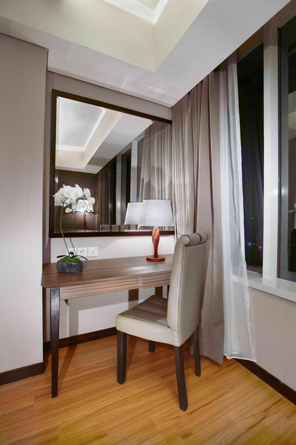 The Alana Hotel & Convention Center Solo By Aston Extérieur photo