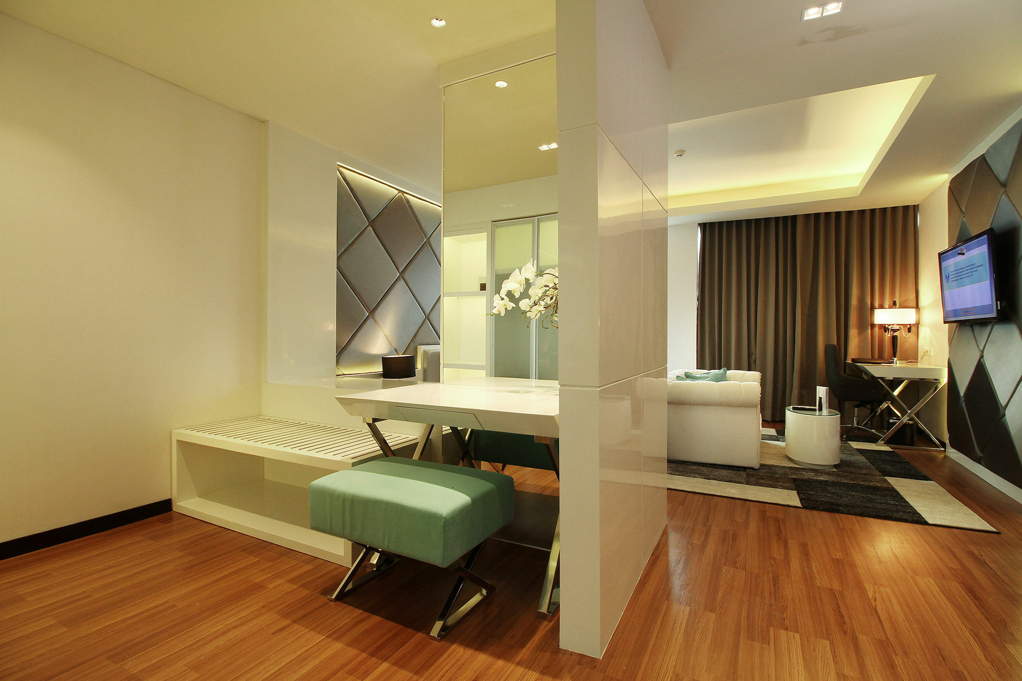The Alana Hotel & Convention Center Solo By Aston Extérieur photo